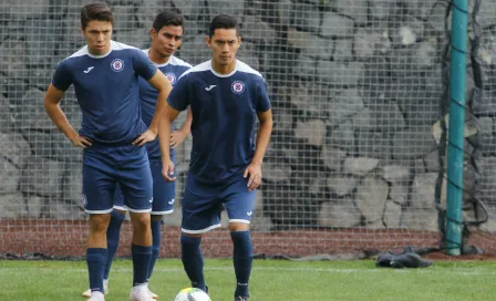 Jóvenes de Cruz Azul sufren tradicional novatada 