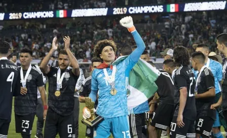 Memo Ochoa le regaló a su hijo el Buzz Lightyear y la medalla de Copa Oro