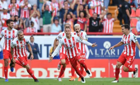 Necaxa 'borró' las tradicionales franjas rojiblancas en su nuevo jersey de local