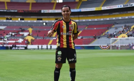 Omar Bravo no descarta regresar del retiro