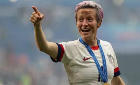 Megan Rapinoe ayudó a una señora a tomar la selfie perfecta