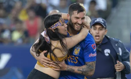 Espontánea reveló que Gignac se puso en contacto con ella