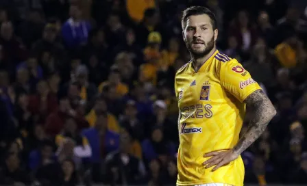 Gignac lamentó fallecimiento de un niño que era fan de Tigres y padecía cáncer 