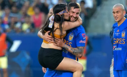 Fin del engaño: Mujer que invadió campo no sabía quién era Gignac