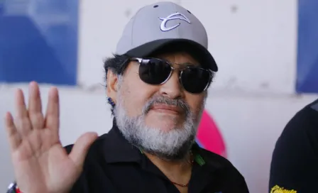 Diego Maradona, operado con éxito de la rodilla derecha en Argentina