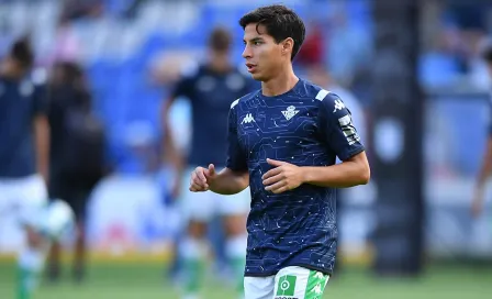 Diego Lainez, titular con el Real Betis frente a Querétaro