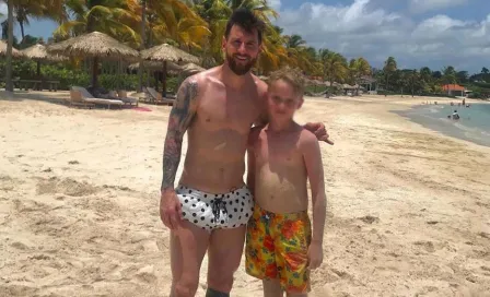 Leo Messi invitó a niño a jugar futbol con él y sus hijos