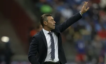 Caixinha estuvo presente en CU para ver el Pumas vs Necaxa