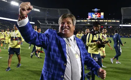 Miguel Herrera se lució bailando rock and roll junto a la esposa de Mateus Uribe