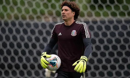 Piojo Herrera aceptó que ya buscan portero y Memo Ochoa es opción para América