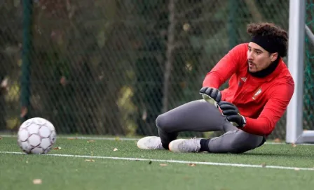 Guillermo Ochoa ya reportó con el Standard de Lieja