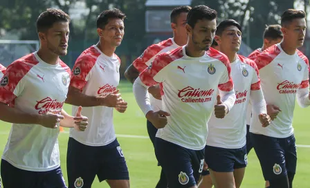 Tomás Boy enfrenta dilema con Alanís, Mier y Briseño en la central de Chivas