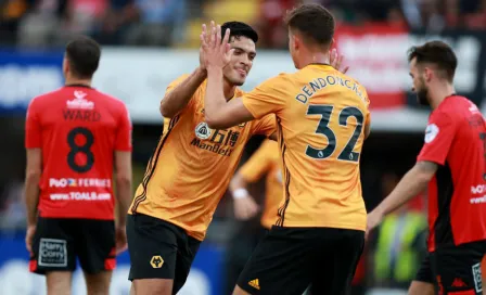 Wolves avanzó de ronda en la Europa League con doblete de Jiménez