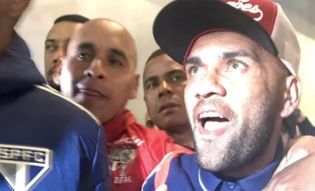 Dani Alves, recibido como un auténtico héroe en São Paulo