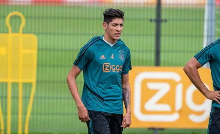 Edson Álvarez ve desde la tribuna el juego de Ajax en Champions League