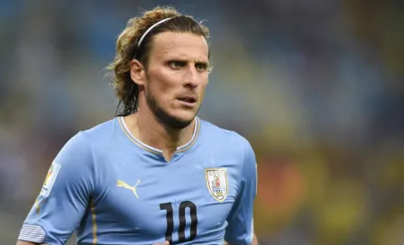 Diego Forlán anunció su retiro del futbol profesional