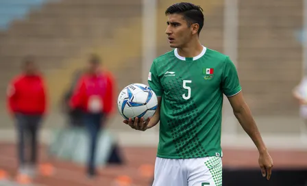 Aldo Cruz, del Tri Panamericano, salió del partido vs Honduras lesionado y en ambulancia