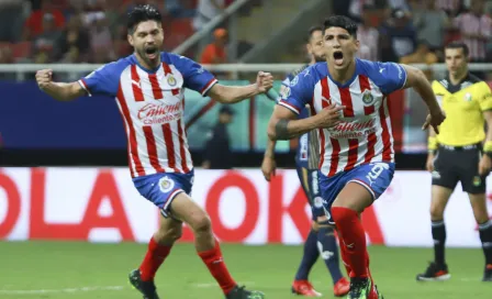 Chivas aplastó al Atlético San Luis con el VAR como protagonista