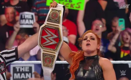 Becky Lynch derrotó a Natalya en Summer Slam y conservó el cinturón