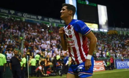 Tepa González lloró con su mamá tras debutar con Chivas en Liga MX