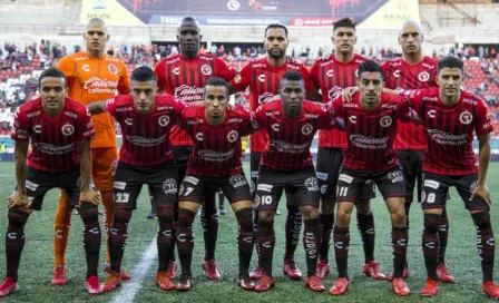 Xolos continúa como único equipo de Liga MX que usa solamente botines rojos