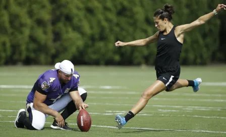 Carli Lloyd metió gol de campo de 55 yardas en pretemporada de NFL