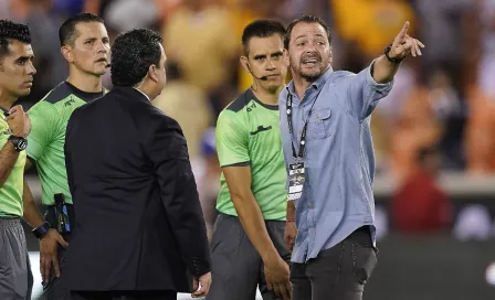 Santiago Baños explotó contra los árbitros tras derrota de América vs Tigres