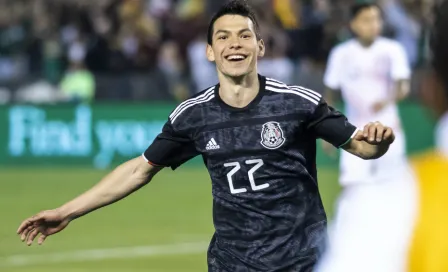 Hirving Lozano llegó a Nápoles para firmar con el equipo