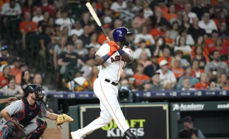 Yordan Álvarez rompió la pantalla del Minute Maid Park con un pelotazo