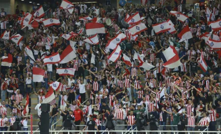 Afición de Chivas responde con buena asistencia para duelo vs Necaxa