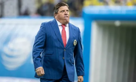 Miguel Herrera, molesto con Roger Martínez por no seguir reglas en penalti