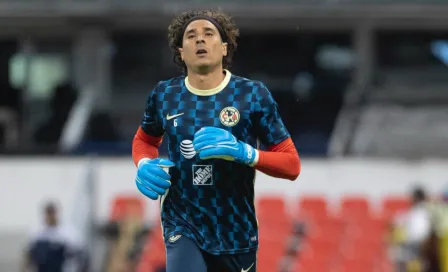 Afición de América se rindió ante Memo Ochoa en su regreso al Azteca