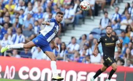 Tecatito Corona, reconocido con premio tras brillar en el Porto vs Vitória Guimaraes