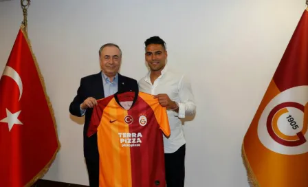 Galatasaray hizo oficial a Radamel Falcao como su nuevo refuerzo