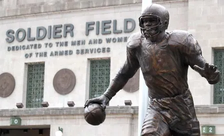 Chicago Bears develaron estatuas de Walter Payton y George Halas