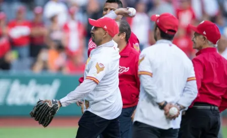 Conejo Pérez lanzó la primera bola del juego entre Diablos Rojos y Tigres