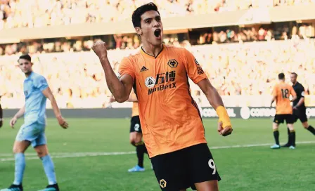 Raúl Jiménez engalana uniforme 'a la mexicana' de Wolves