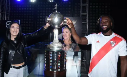 Estrellas de WWE visitaron instalaciones de River Plate 