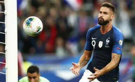 Olivier Giroud lamentó las pancartas homófobas en el futbol francés