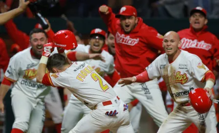 Héctor Bonilla compuso himno para los Diablos Rojos del México