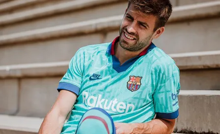 Barcelona presenta tercer uniforme, inspirado en los 90