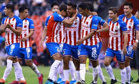 Chivas recibió mensajes de apoyo en mantas previo a Clásico Tapatío