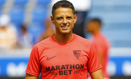 Chicharito Hernández debuta con Sevilla en victoria ante Alavés