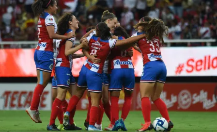 Chivas goleó al América en el primer Clásico Nacional femenil en fase regular