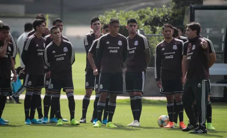 Tata Martino puso énfasis en la salida con balón controlado en práctica del Tri