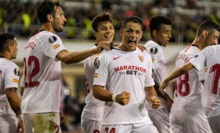 Chicharito se estrenó con el Sevilla con golazo en la Europa League