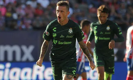  Santos venció al Atlético de San Luis en 'lluvia de goles' y asalta el liderato 