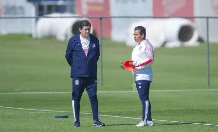 Luis Fernando Tena dirigió su primer entrenamiento con Chivas