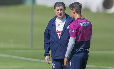 Luis Fernando Tena, otra prueba de la falta de un perfil definido para DT en Chivas 