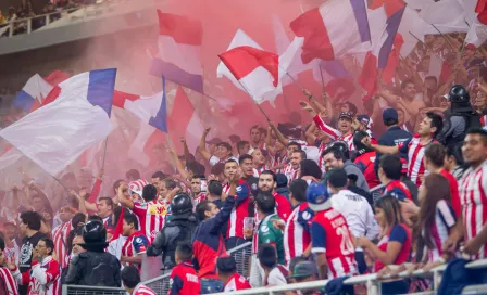   Seguidores llevaron serenata a Chivas previo al Clásico Nacional 